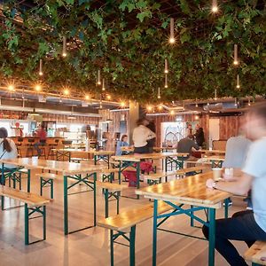 Urban Camper Hostel & Bar